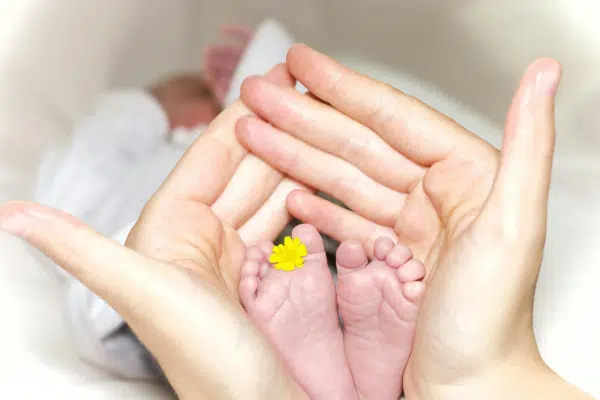 Immortalisez les premiers moments de votre bébé avec un livre photo