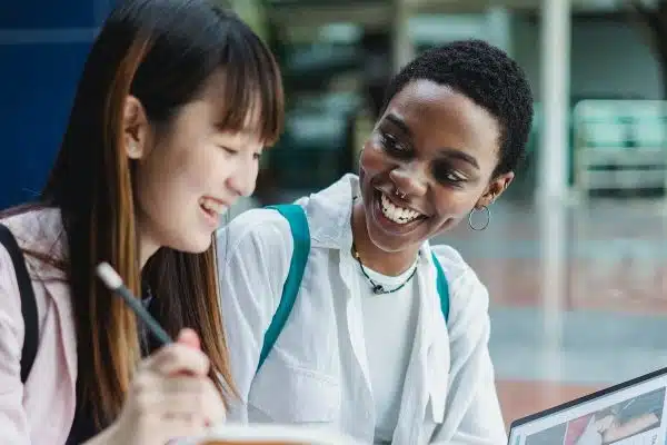 Les avantages et limites de l’éducation sans genre : ce qu’il faut savoir