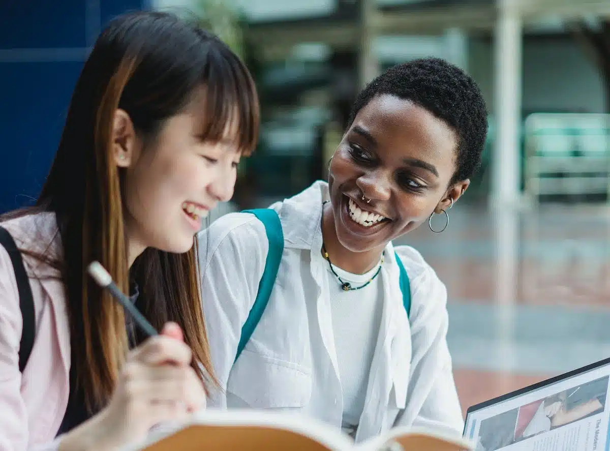 Les avantages et limites de l’éducation sans genre : ce qu’il faut savoir