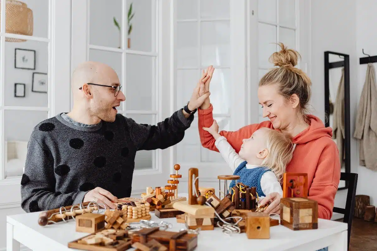Découvrez l’art de lier complicité et plaisir avec les jeux de société en famille