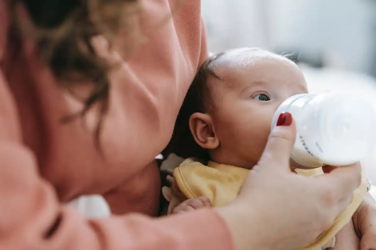 Choisir les meilleurs produits d’hygiène et soins pour bébé : l’importance des ingrédients naturels et sûrs