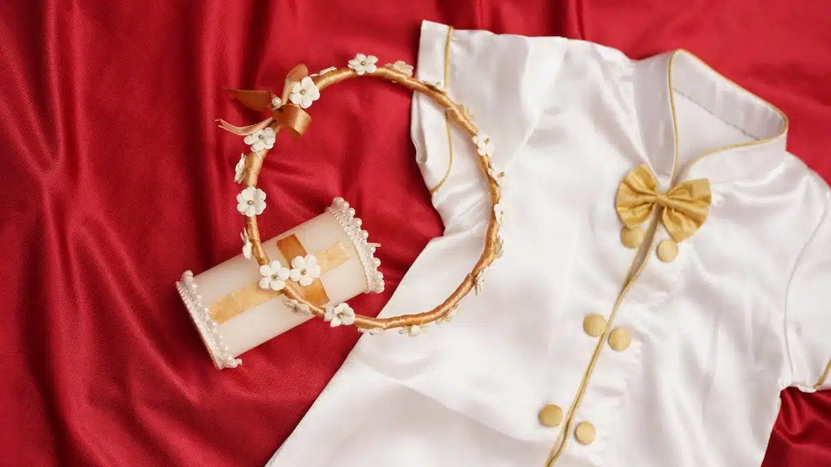 Chaine en or et traditions religieuses : L’importance du bijou pour le baptême de bébé