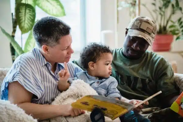 Les joies et les avantages de la lecture en famille pour renforcer les liens et favoriser l’épanouissement de chacun