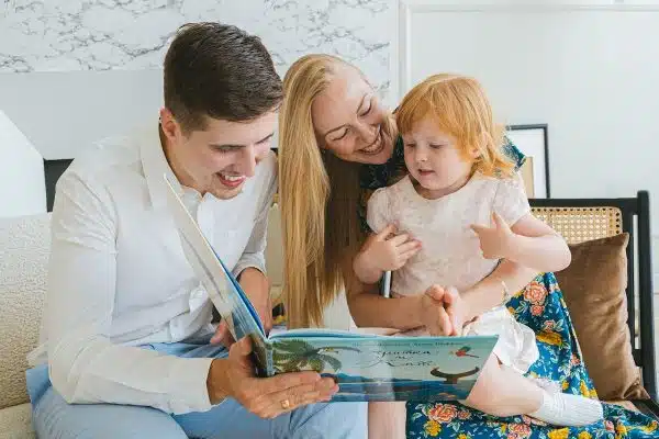 Les avantages de la lecture en famille pour une éducation épanouissante