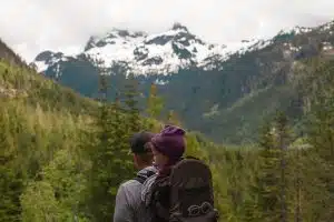 Les différents types de porte-bébé adaptés à la randonnée en montagne