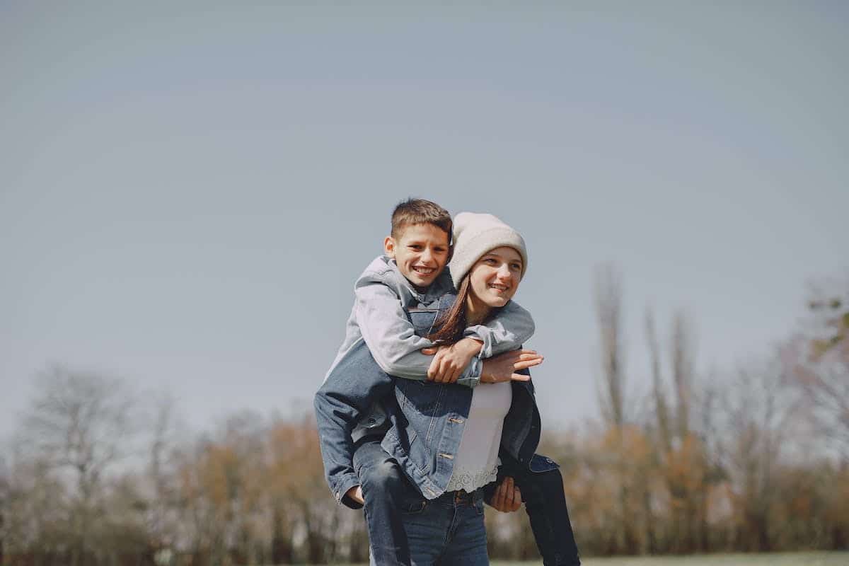 Gestion des disputes entre frères et sœurs : Guide pratique pour les parents
