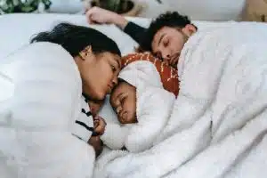 Créer une routine de sommeil saine pour toute la famille : les meilleures astuces