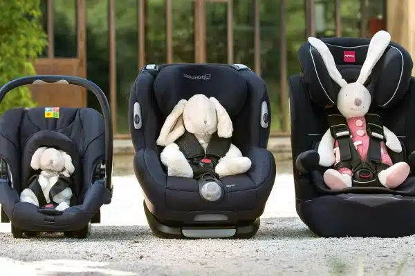 Siège auto bébé : le bon côté pour l’installer