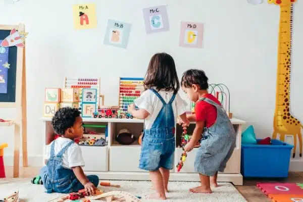 Quel niveau faut-il avoir pour travailler en crèche?